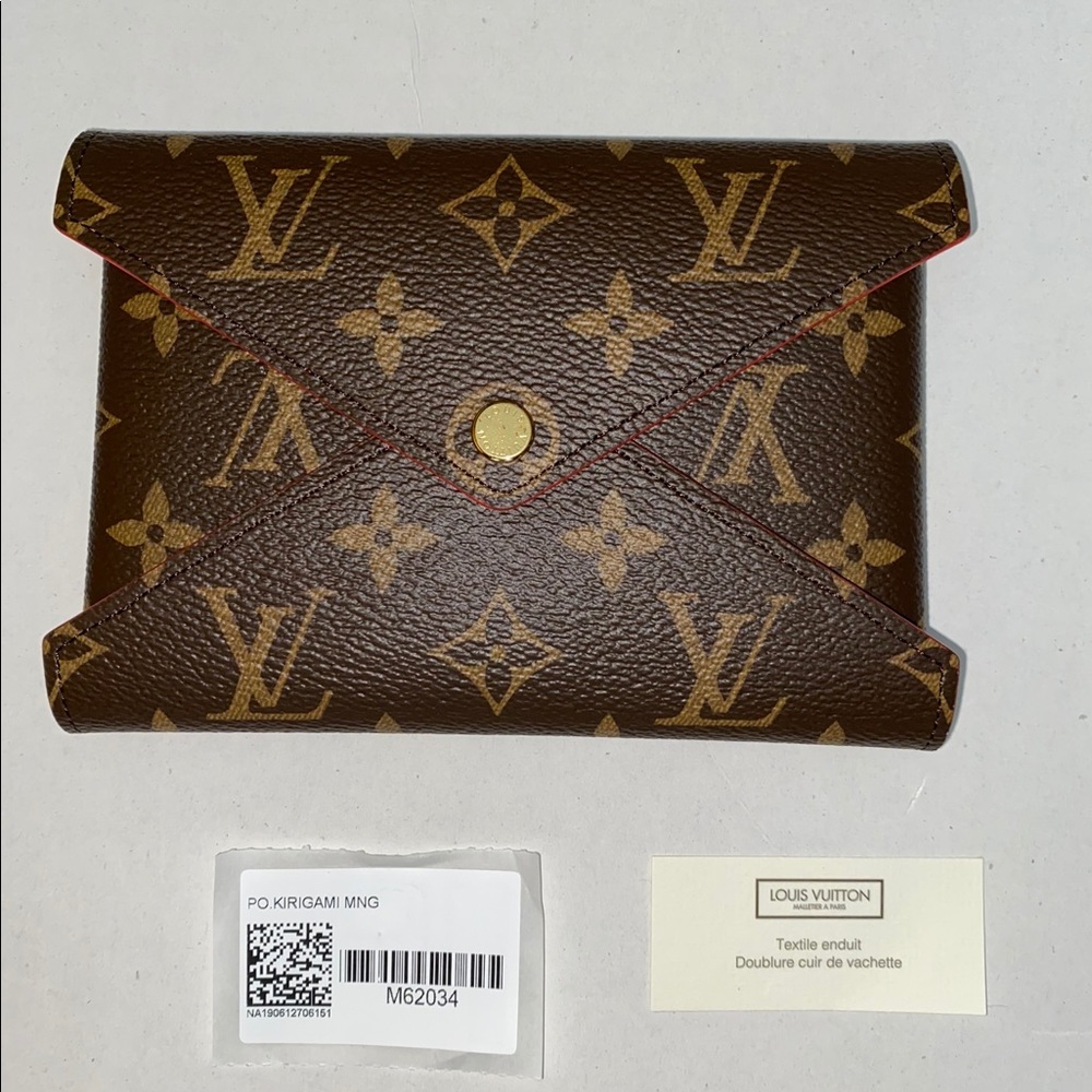 100% AUTHENTIC Louis Vuitton MEDIUM POUCH